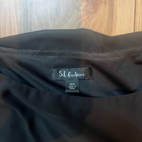 Fit & Flare black dress - Picture 2 of 3